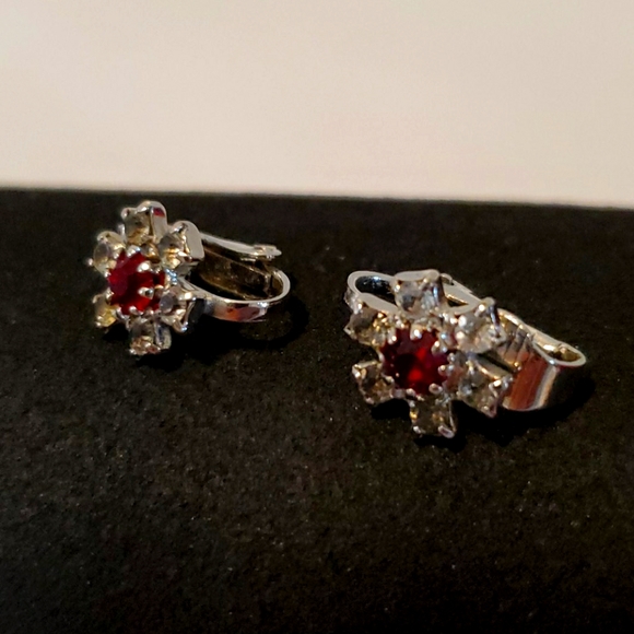 VTG Earrings Ruby Rhinestone Starburst Snowflake Clipon Christmas Valentine's - Picture 5 of 17